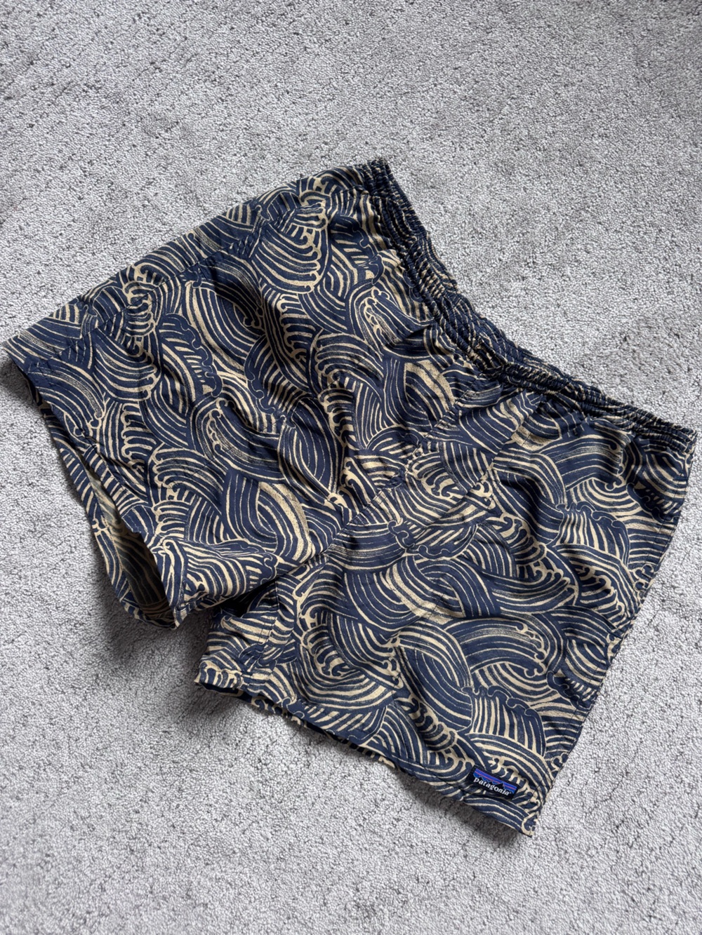 Patagonia Baggies Swim Trunks L Navy Tan Wave Print Lined Shorts